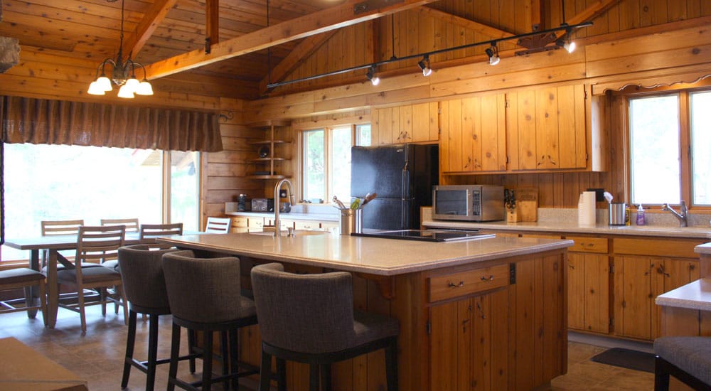 Shadow Lake Retreat has a fully equipped kitchen